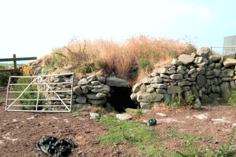 Pendeen Vau fogou (in a farmyard)